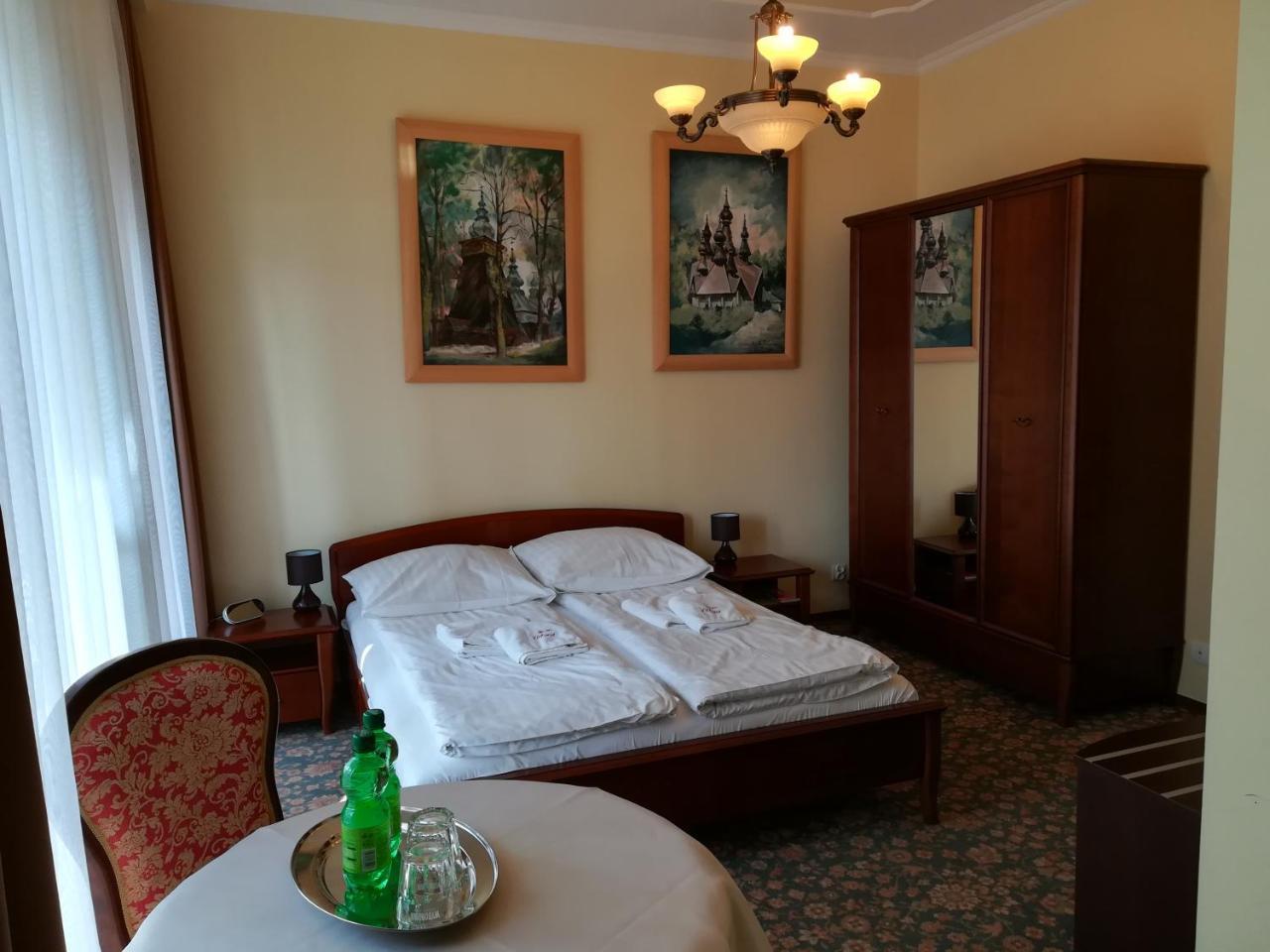 Victoria Cechini Hotel Krynica Zdroj Bagian luar foto